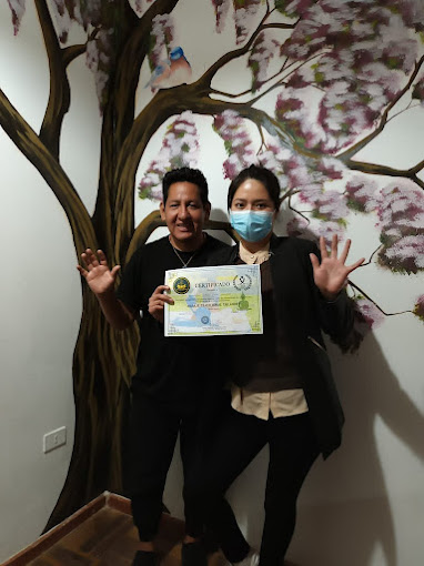 Friends enjoying Makis Massage Cusco